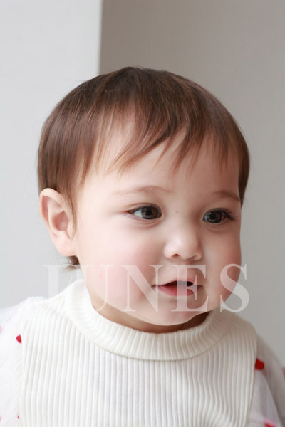 ライラ　ウッド